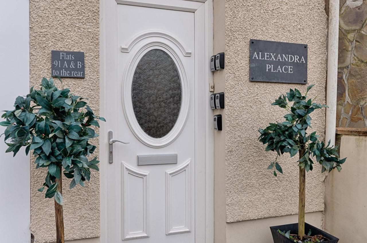 Alexandra Apartment *